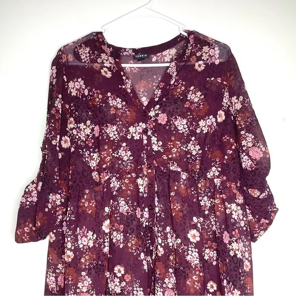 < Torrid High Low Sheer Floral Blouse > - Picture 4 of 9